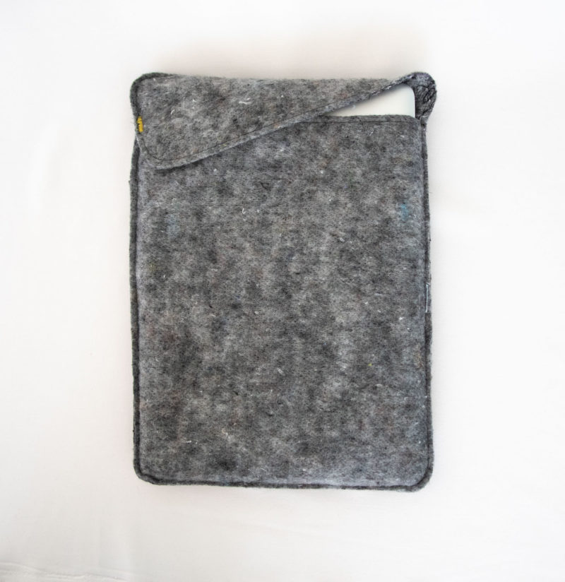 pochette en feutre pour ordinateur personnalisable grise vivaluz.
